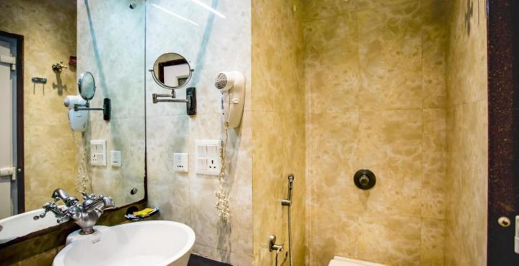 Arpit Palace Hotel