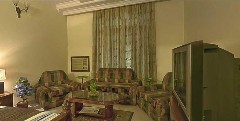Pablas International, New Delhi, Near Metro Hotel