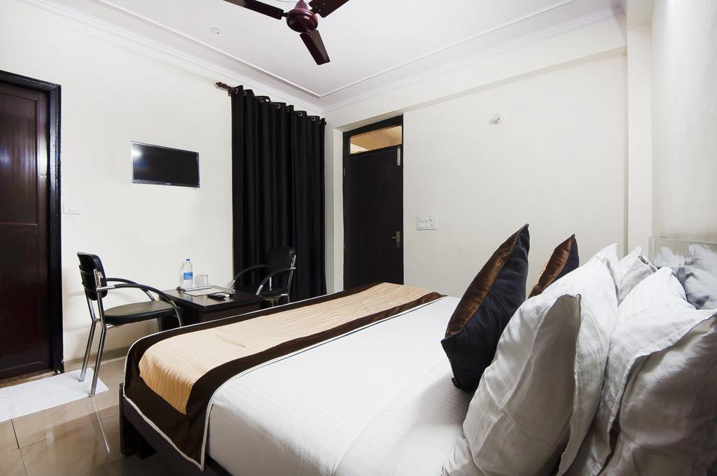 Charanpahari Hotel 3*