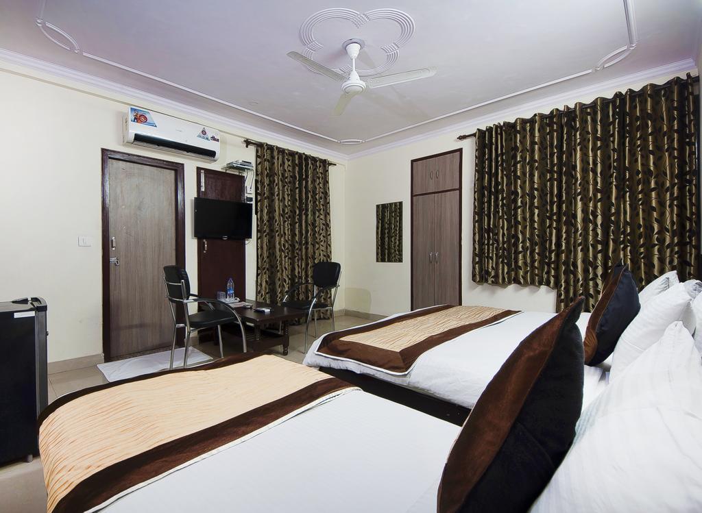 Charanpahari Hotel New Delhi