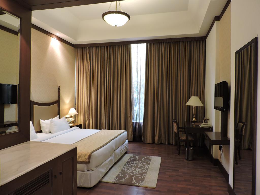 Country & By Radisson, Delhi Satbari Resort New Delhi