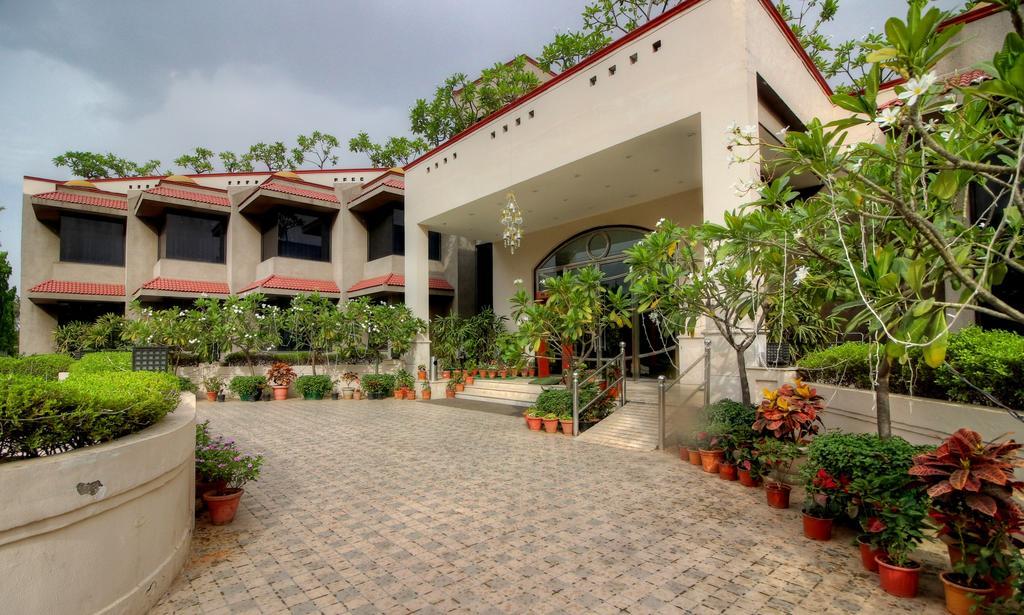 The Claremont & Convention Centre Hotel 3*