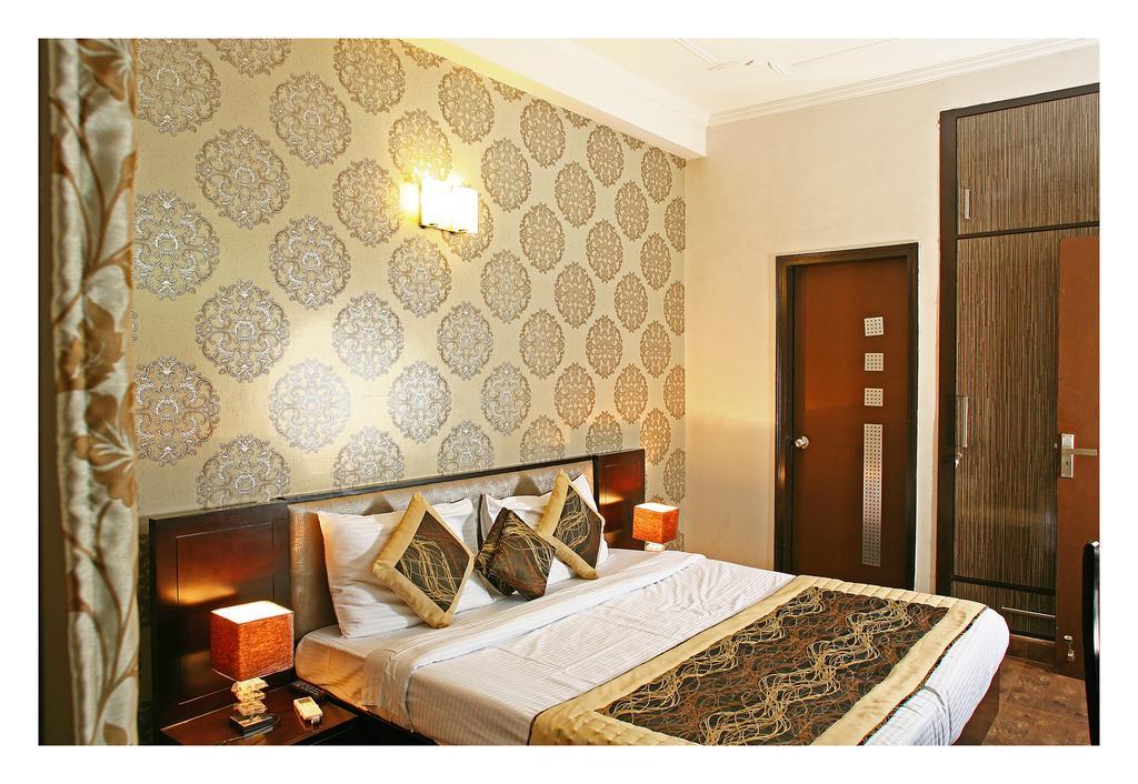 Evergreen 2bhk Service Vasant Kunj Fortis Ilbs Apartment *