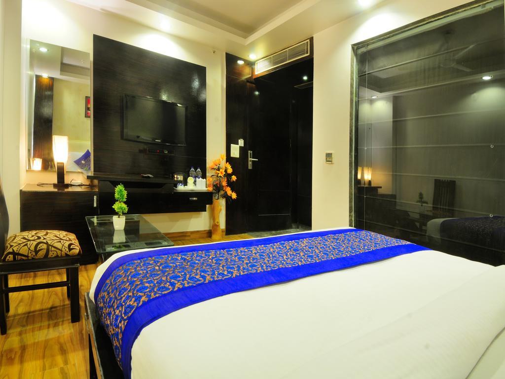 Elegance Hotel 3*