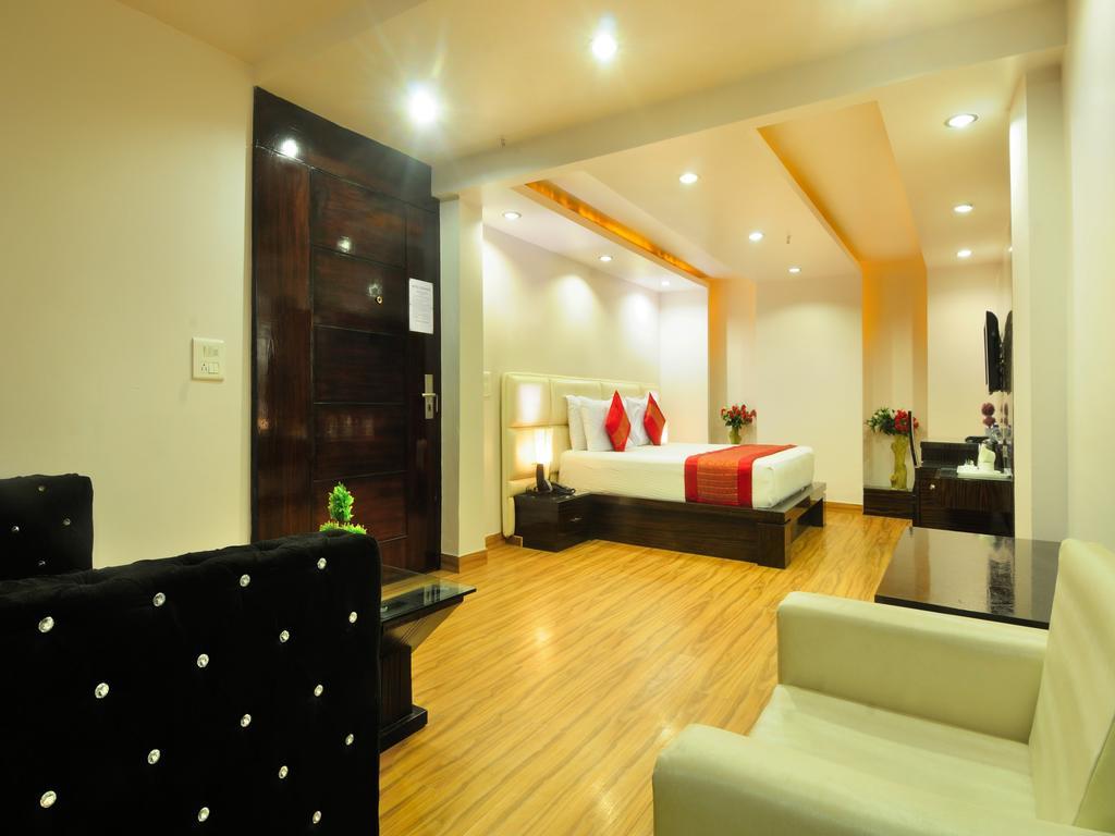 Elegance Hotel