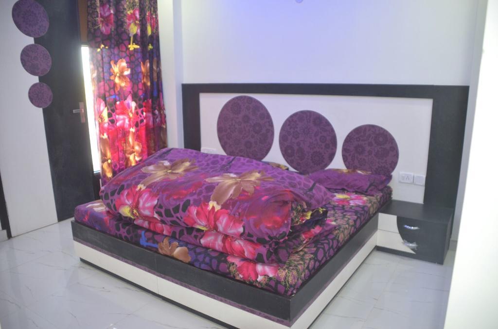 Goel Residency