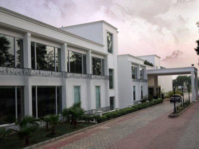 Resort Country & By Radisson, Delhi Satbari