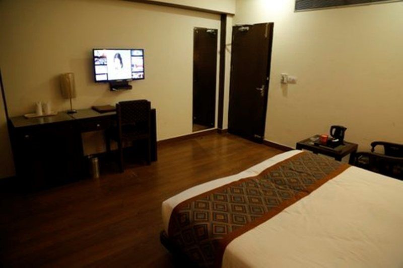 Hotel O Metro Height's Near Nangloi Railway Metro Station 3*