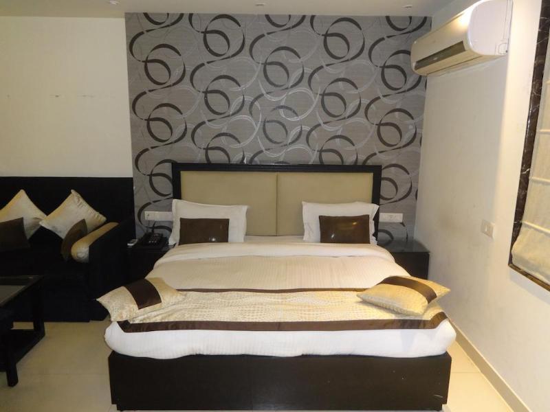B Continental Hotel