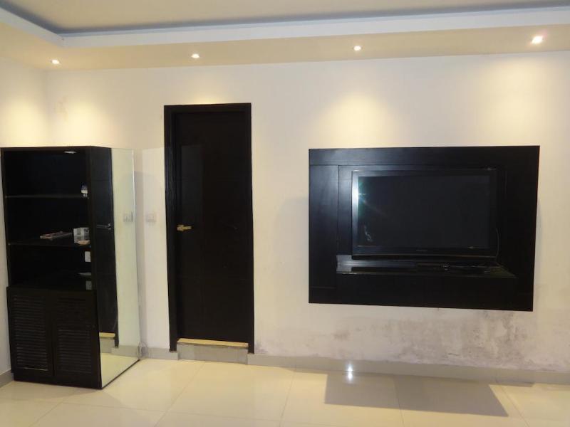 B Continental Hotel