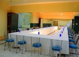 Hotel O Metro Height's Near Nangloi Railway Metro Station