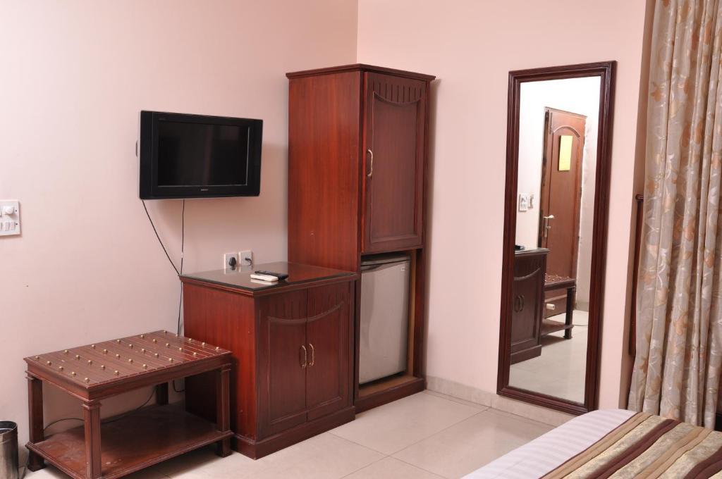 Legend - Walk-in From Railway Station New Delhi