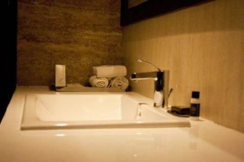 Hotel The Pamposh 3*