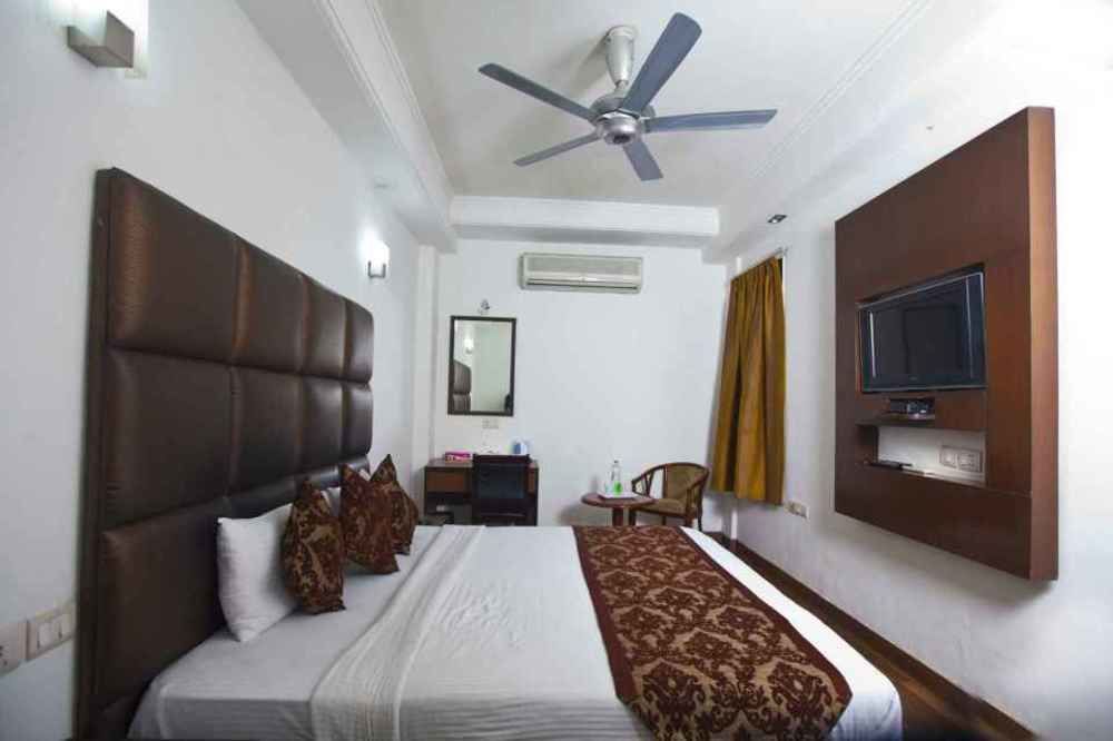 Oyo Premium Jasola Apollo 3*