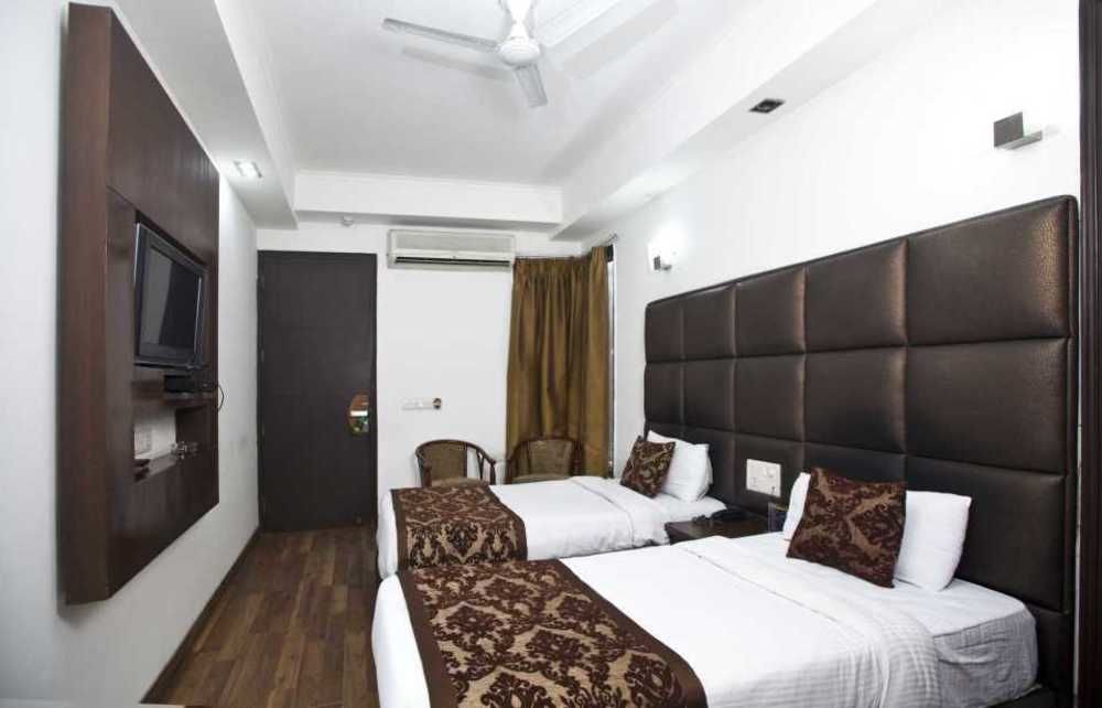 Hotel Oyo Premium Jasola Apollo