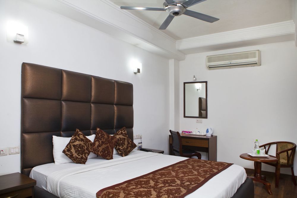 Oyo Premium Jasola Apollo 3*