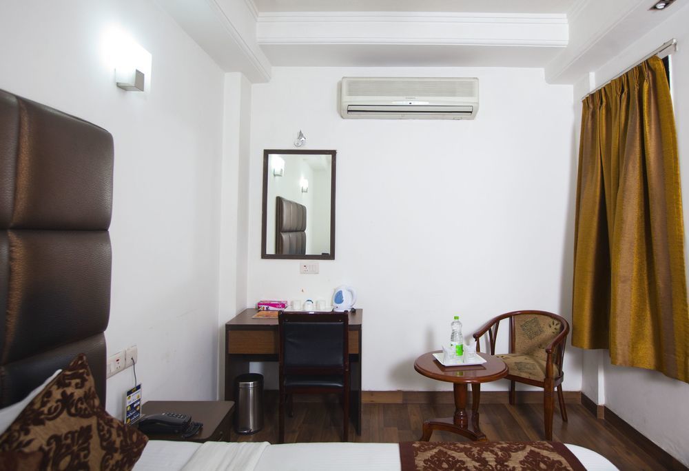 Oyo Premium Jasola Apollo New Delhi