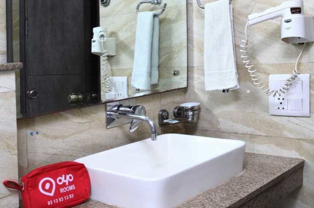 Hotel Oyo Premium Jasola Apollo 3*