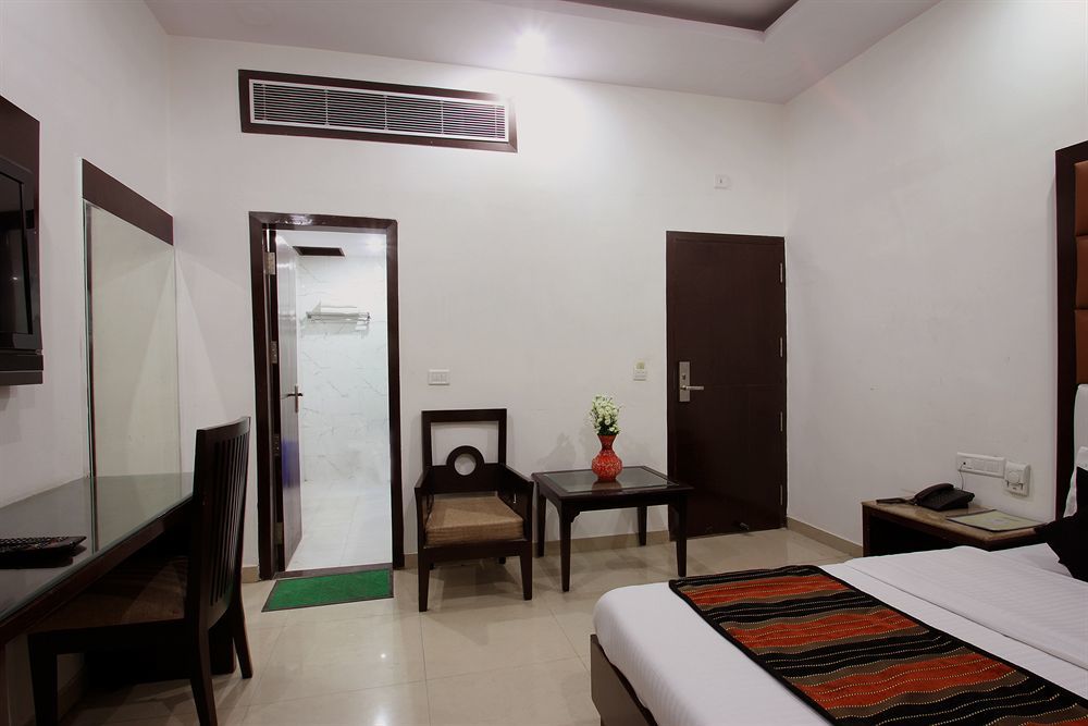 Mohan International 3* New Delhi