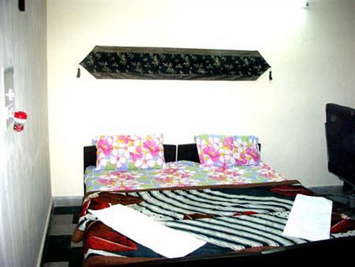 Bed & Breakfast Mystique Moments 2*