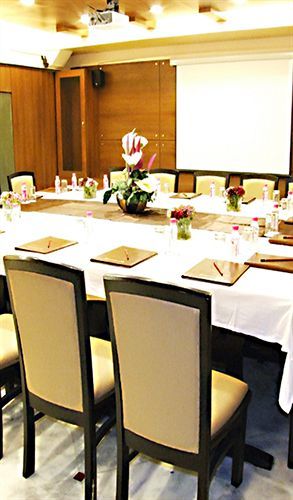 Hotel Fabhotel Rockland New Delhi