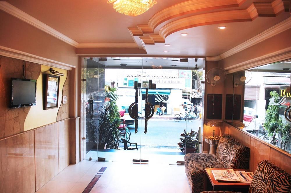 Hotel Oyo Near Jhandewalan Metro