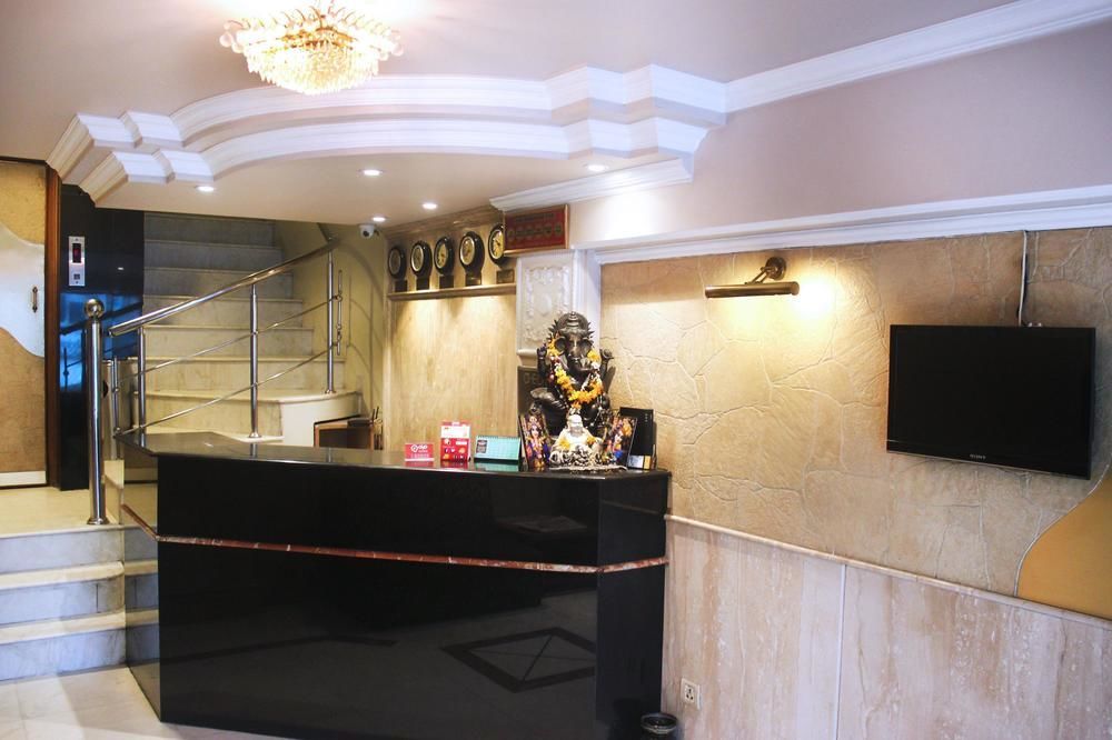 Oyo Near Jhandewalan Metro Hotel 3*