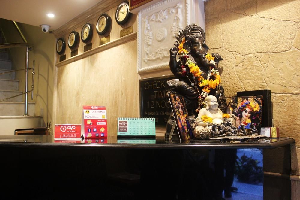 Oyo Near Jhandewalan Metro Hotel 3*