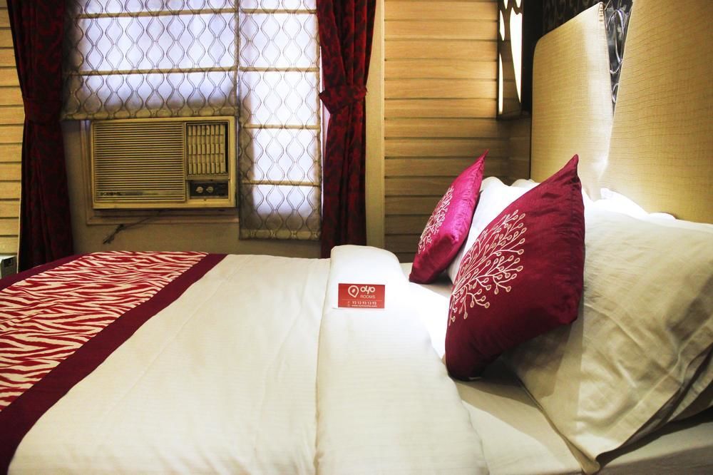 Hotel Oyo Near Jhandewalan Metro