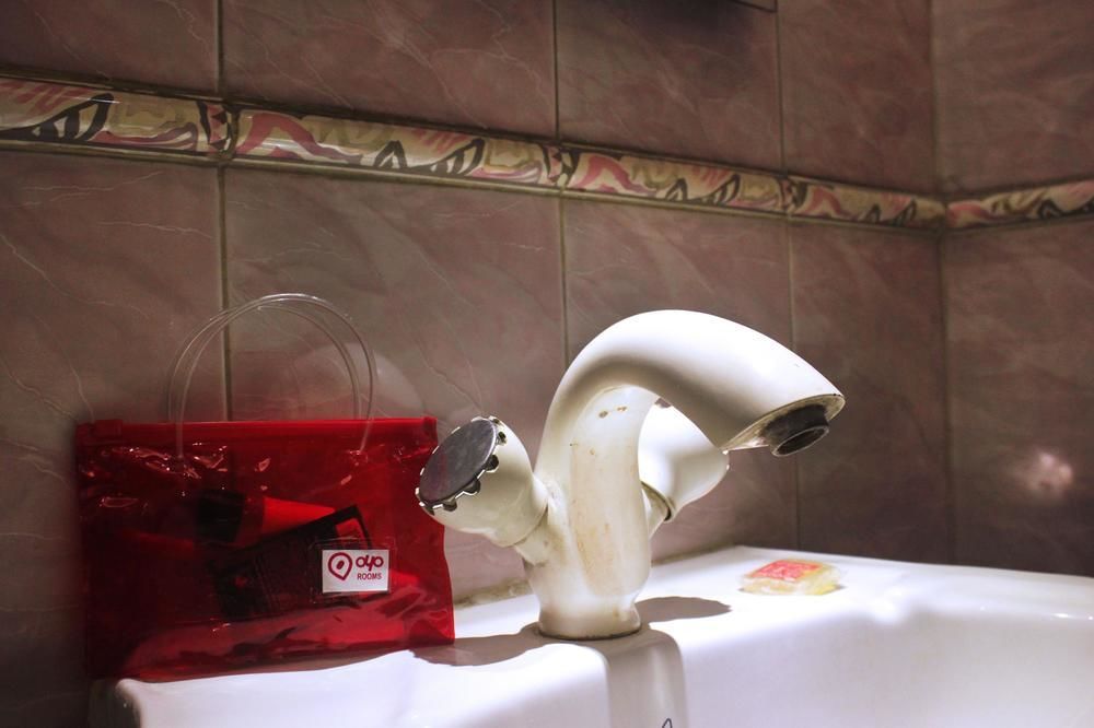 Oyo Near Jhandewalan Metro Hotel 3*