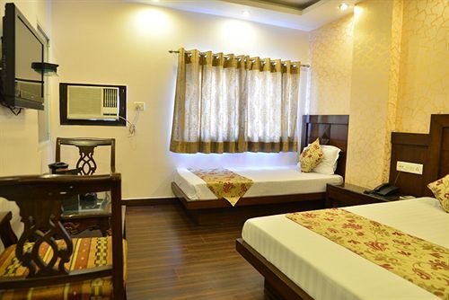 Amax Hotel New Delhi