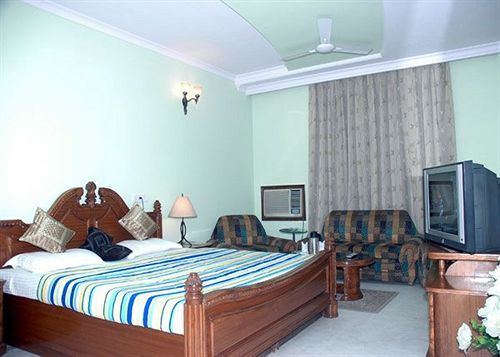 Pablas International, New Delhi, Near Metro Hotel 3*