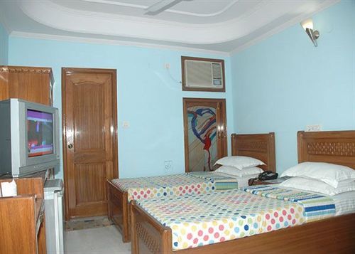 Pablas International, New Delhi, Near Metro Hotel 3*