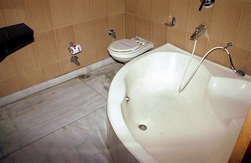 Pablas International, New Delhi, Near Metro Hotel 3*