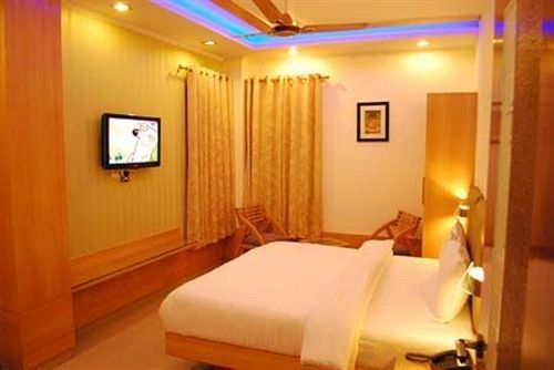 Fortuner Karol Bagh Just 1 Km From New Railway Station Hotel
