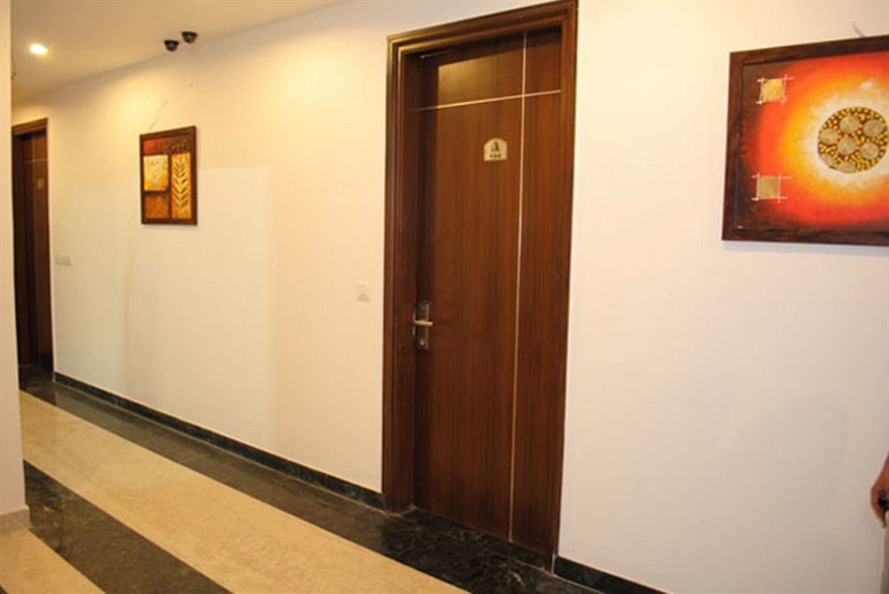 S & B East - Patel Nagar 3*