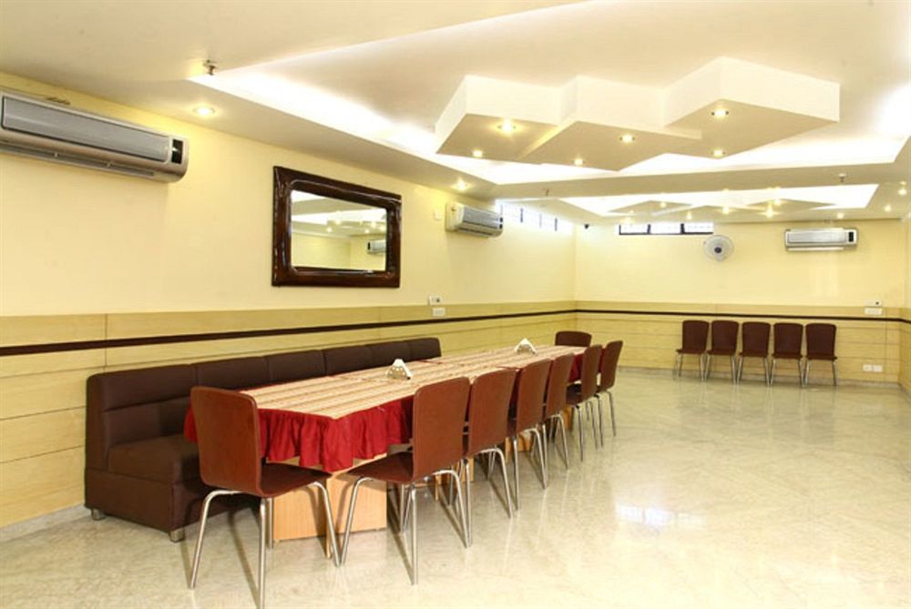 S & B East - Patel Nagar Hotel