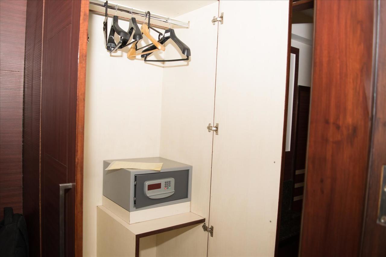 Hotel Mint Oodles 2 Mins To Nehru Enclave Metro
