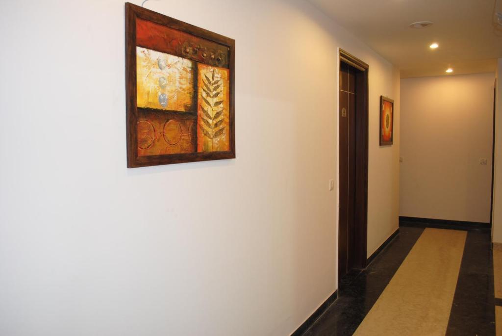 Hotel S & B East - Patel Nagar Nova Deli