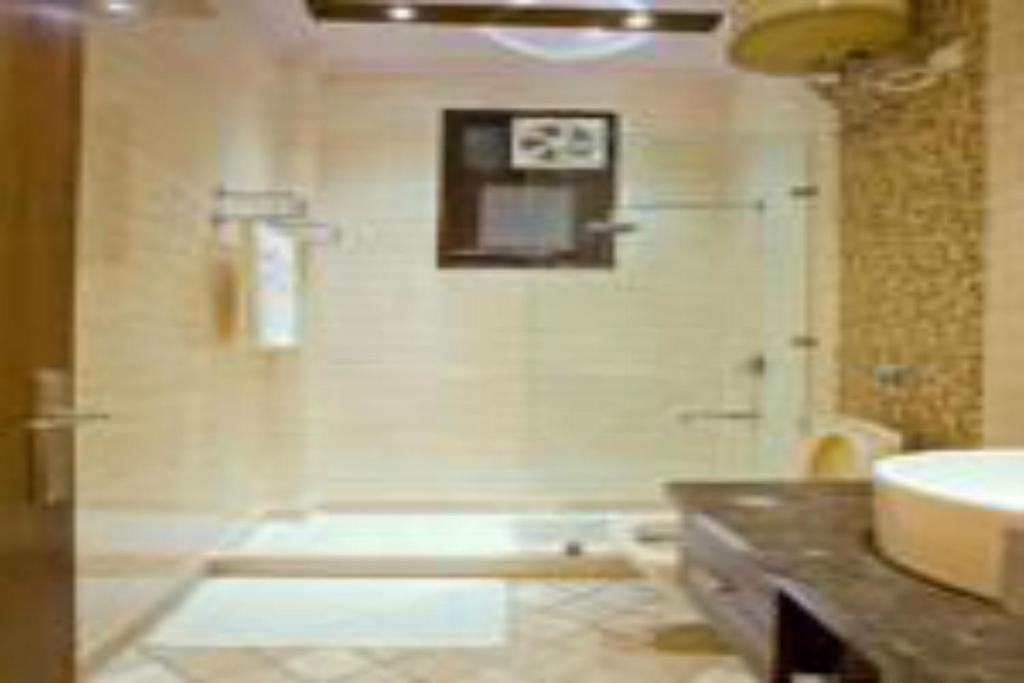 Stallen Hospitality Defence Colony 2*