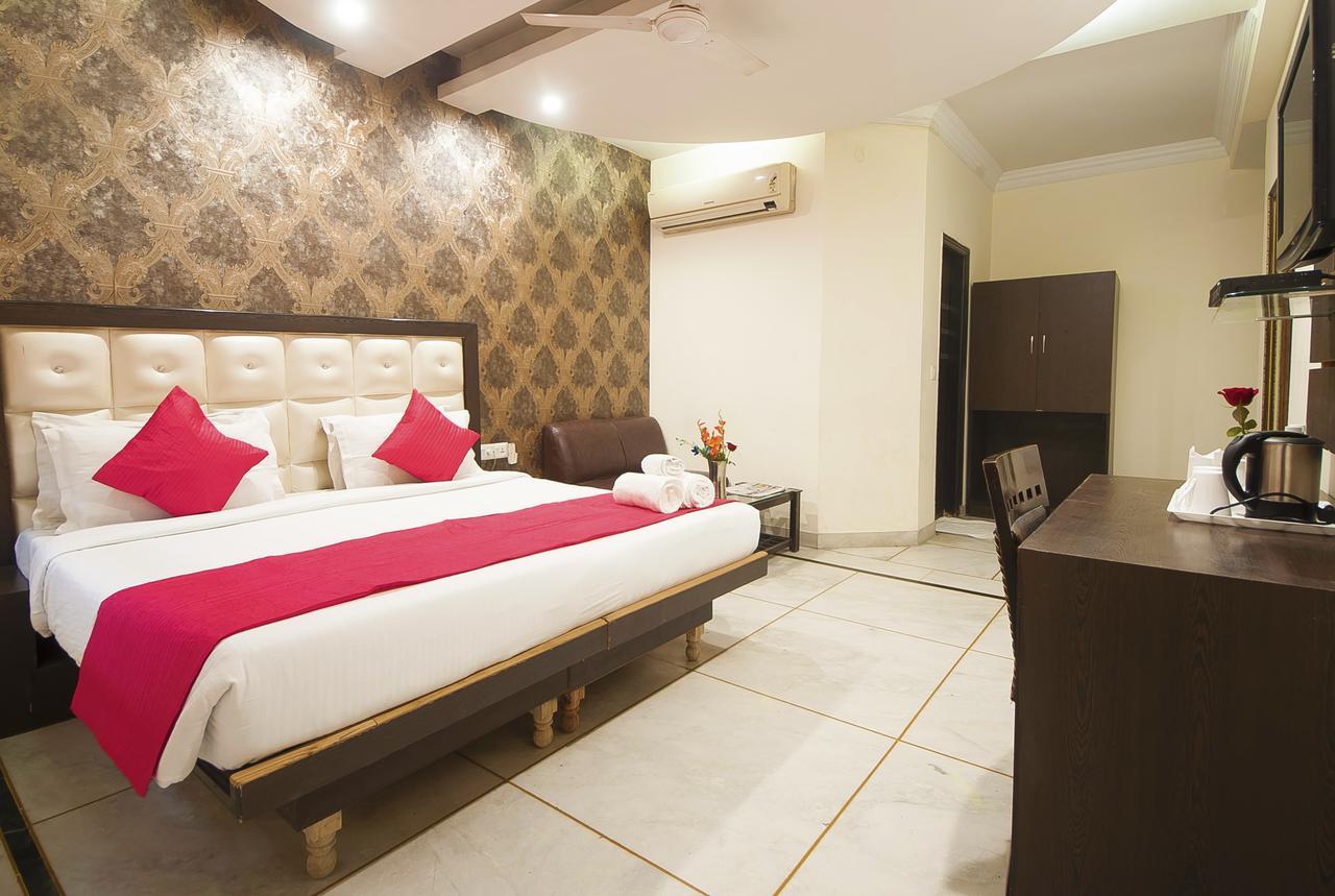 Hotel Apra International 3*