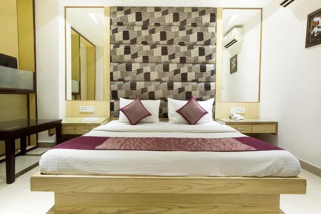 Hotel Omega Residency New Delhi