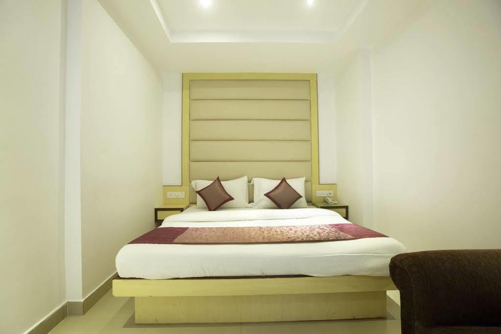 Hotel Omega Residency