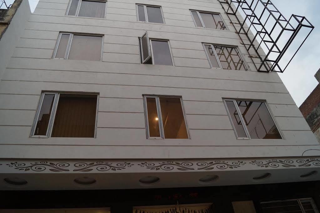 Omega Residency Hotel 3*