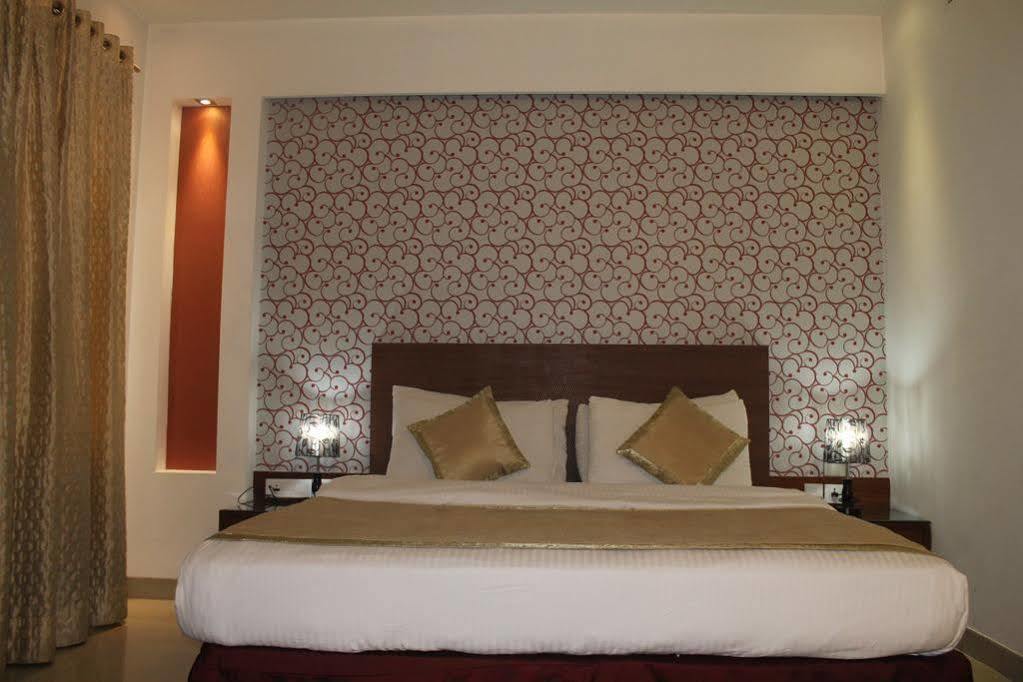 Hotel Omega Residency 3*