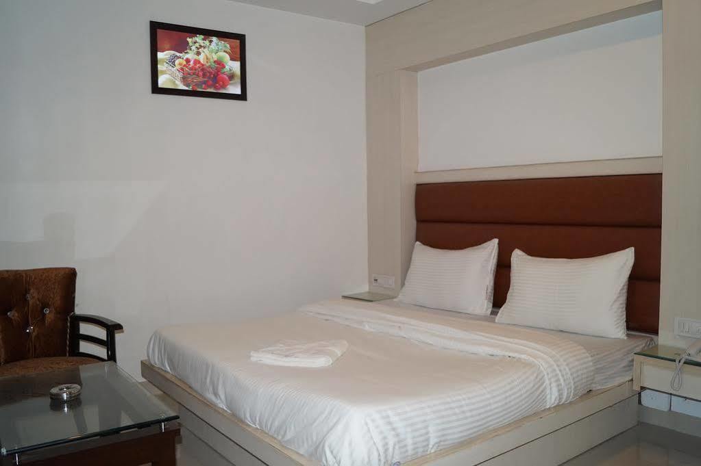 Hotel Omega Residency 3*