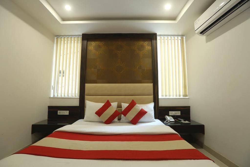 Omega Residency Hotel 3*