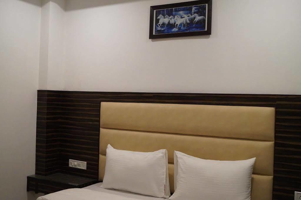 Omega Residency 3*