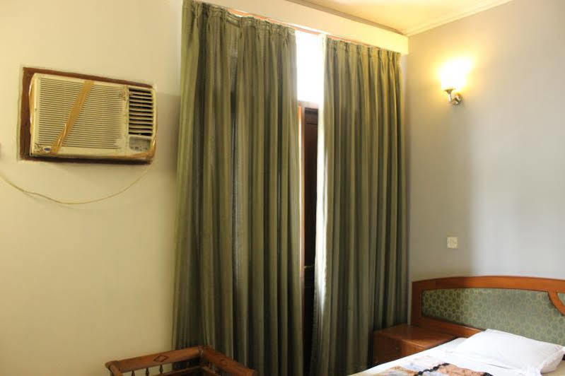Hotel Centre Nizamuddin 3*