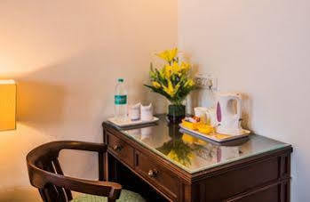Hotel Home@f37 Kailash Colony Metro 3*